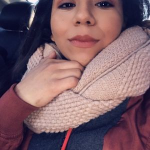 Meet your Posher, Lizbeth